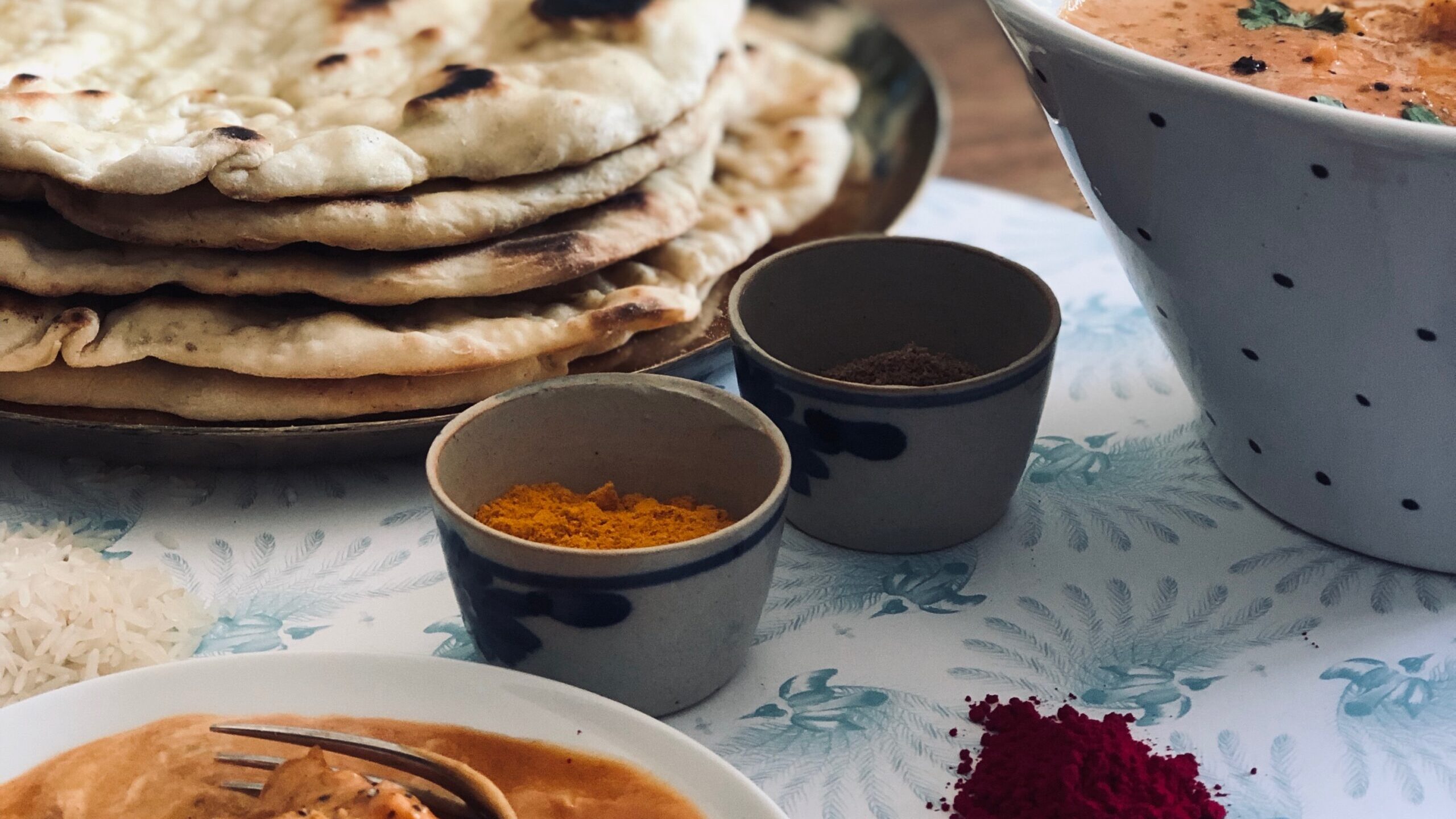 Curry de poisson et naan pour Holi