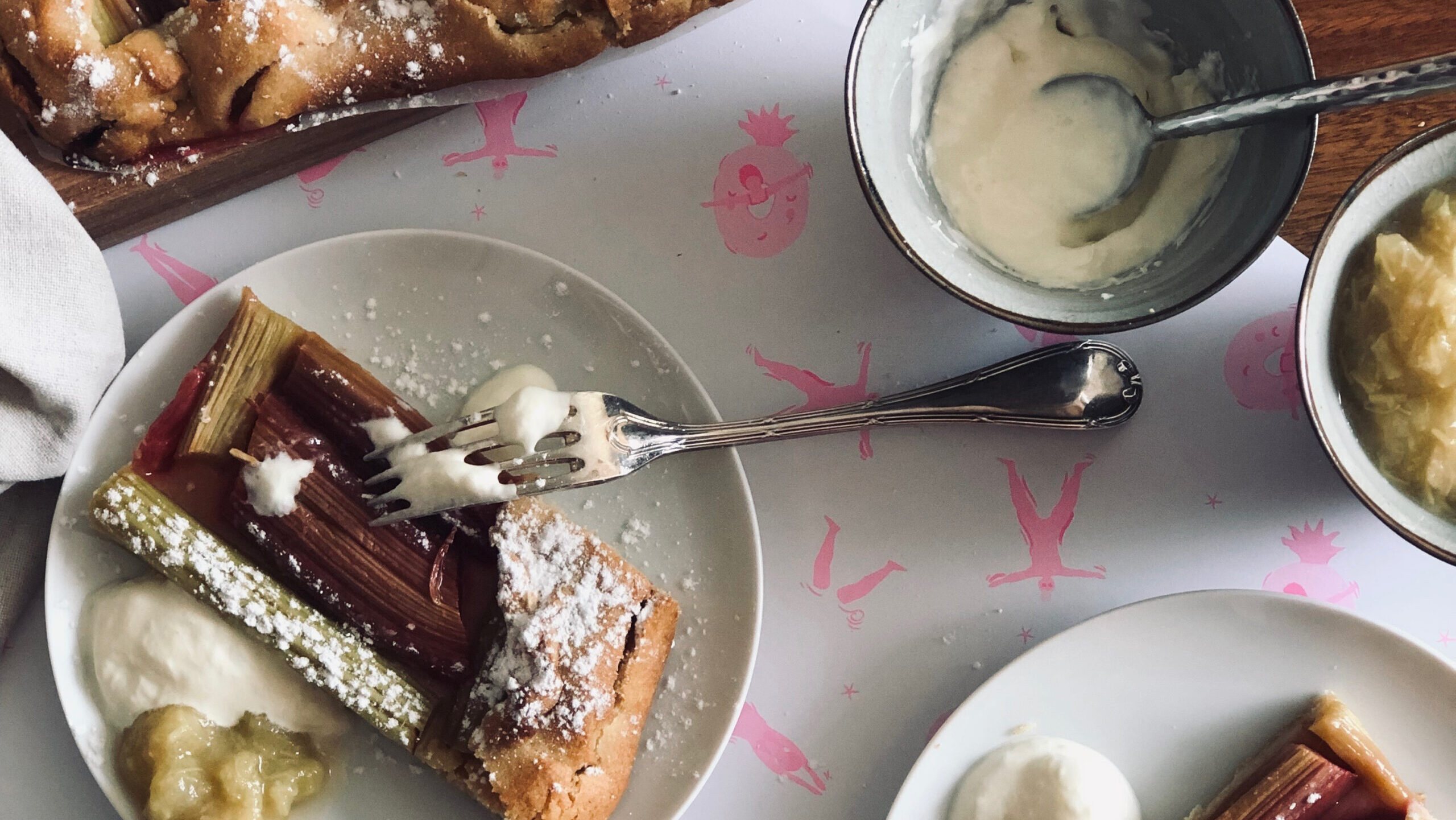 Tarte rustique à la rhubarbe